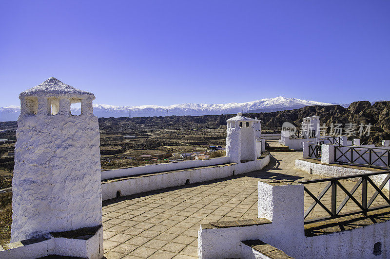 瓜迪克斯的Mirador Cerro de la Bala，唤起周围环境的全景点(安达卢西亚，西班牙)